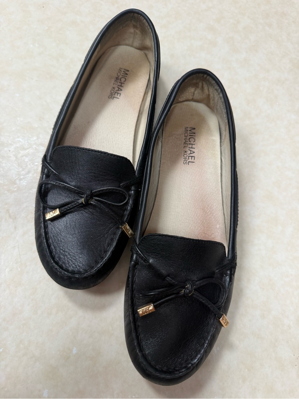 Black leather MICHAEL Michael Kors Daisy Moc flats a delicate gold-tone bow 8.5